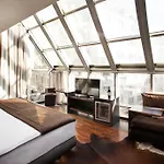 Diamond Suites, Philian And Lejlighed