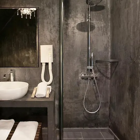 Diamond Suites, Philian And