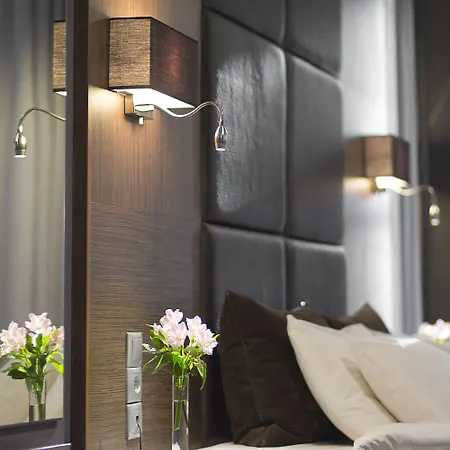 Diamond Suites, Philian And *