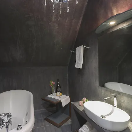 Diamond Suites, Philian And