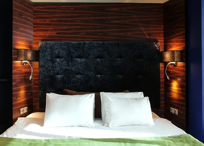 Diamond Suites, Philian And * Soluň