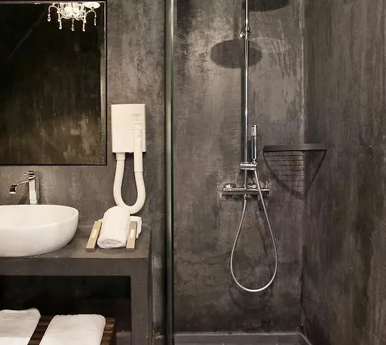 Diamond Suites, Philian And