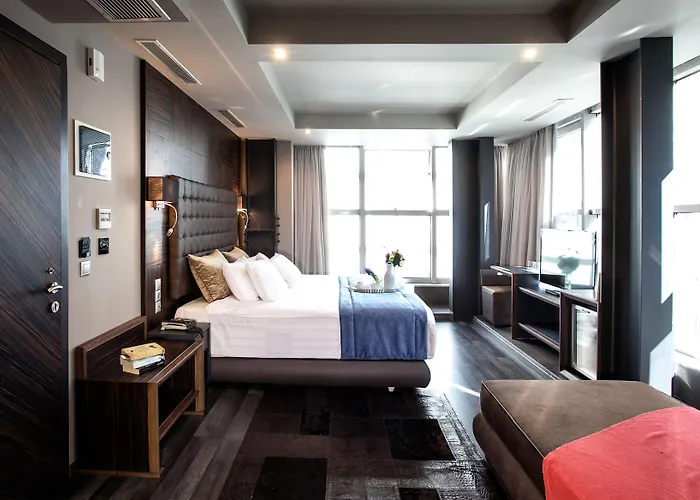 Diamond Suites, Philian And