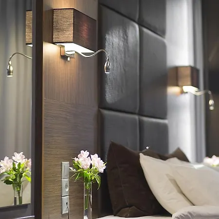 Diamond Suites, Philian And