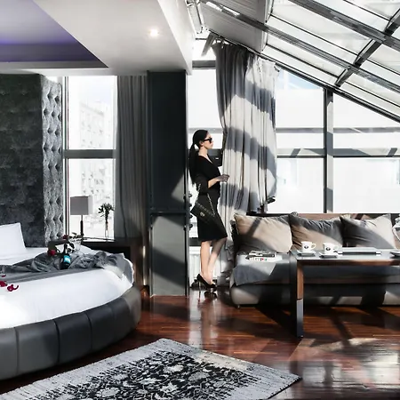 Diamond Suites, Philian And Apartmán