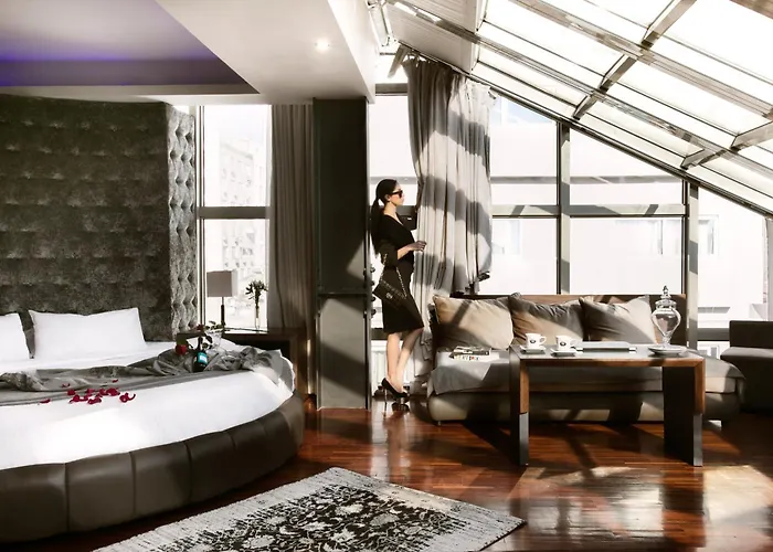 Diamond Suites, Philian And