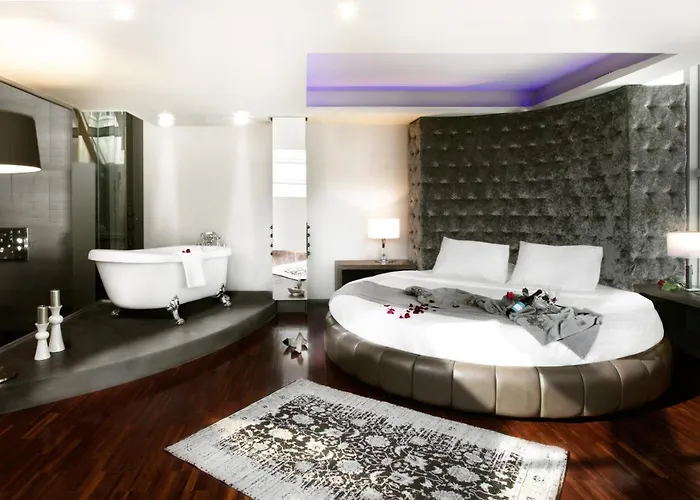 Diamond Suites, Philian And Selanik