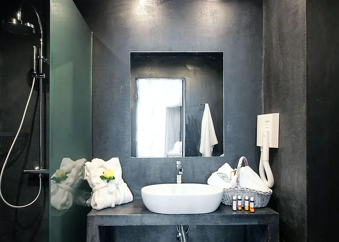 Diamond Suites, Philian And Thessaloniki