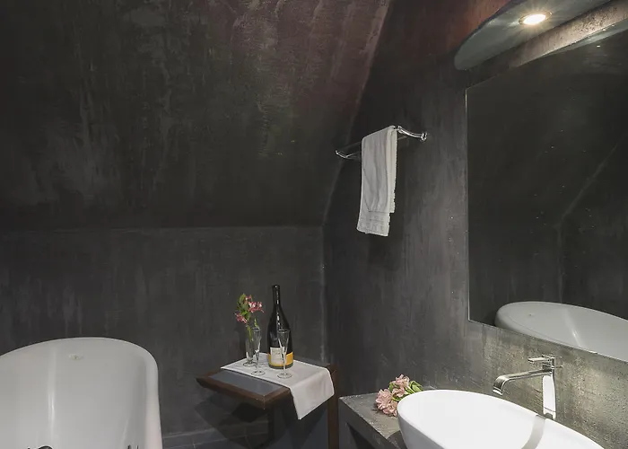 Diamond Suites, Philian And