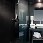 Diamond Suites, Philian And Lejlighed