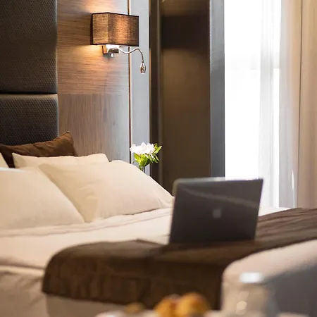 Diamond Suites, Philian And