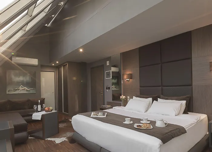 Diamond Suites, Philian And