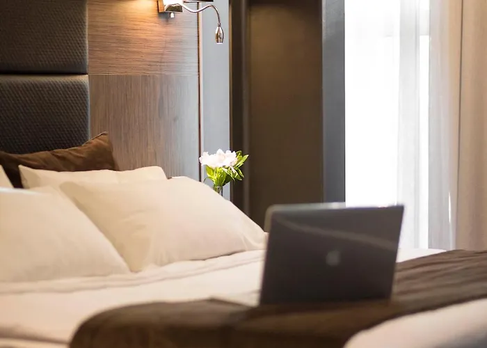 Diamond Suites, Philian And